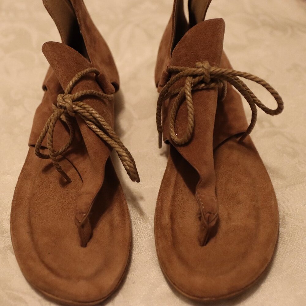 Pierre Dumas Kori 11 sandal Size 7.5